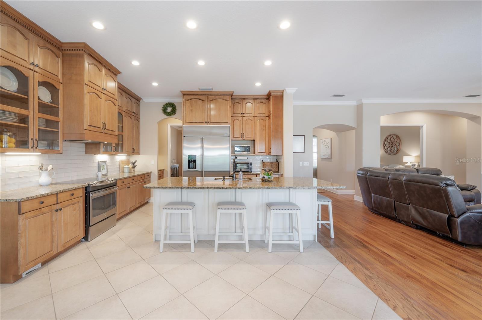 2204 COLEWOOD LN