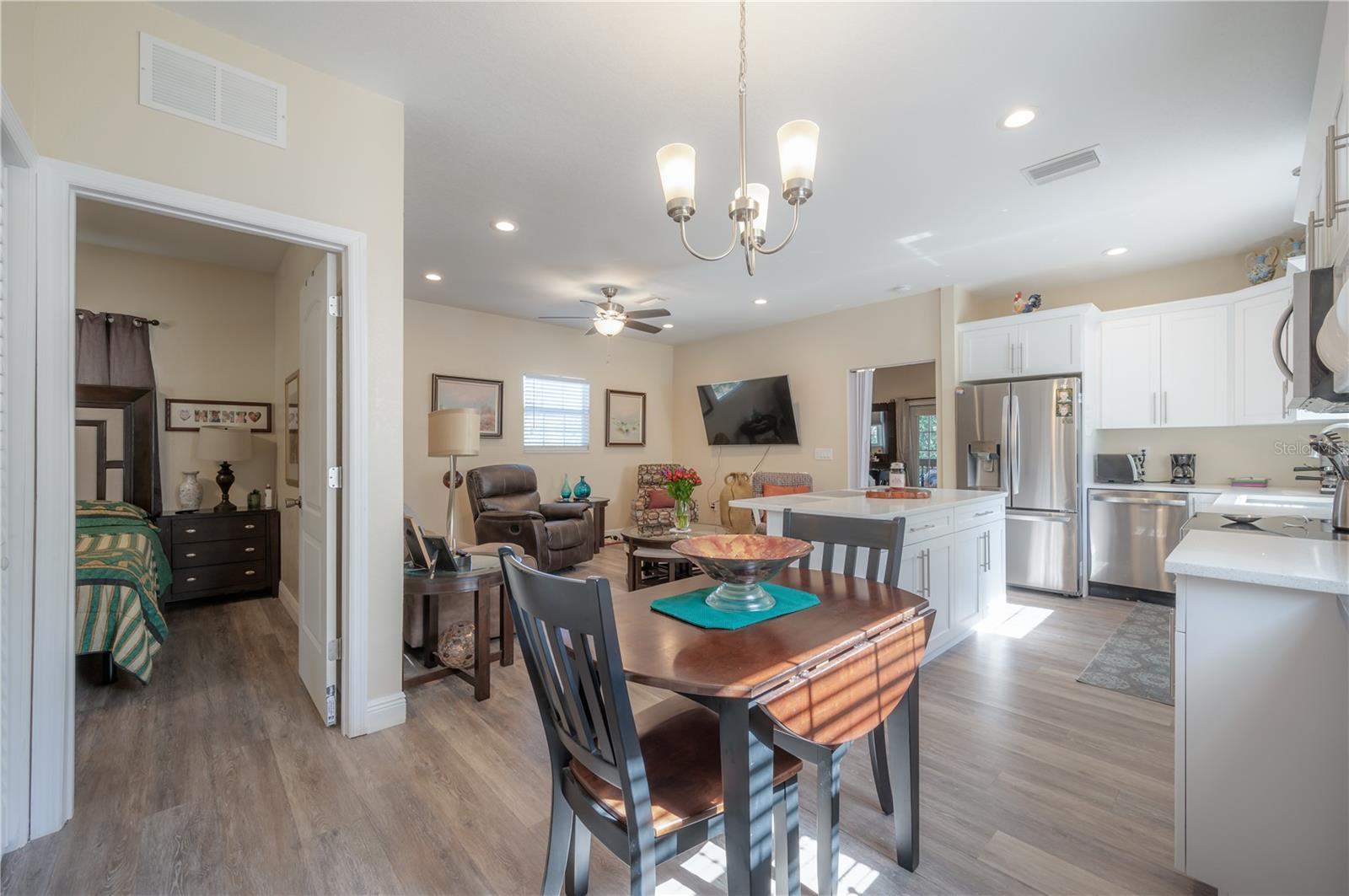 2204 COLEWOOD LN