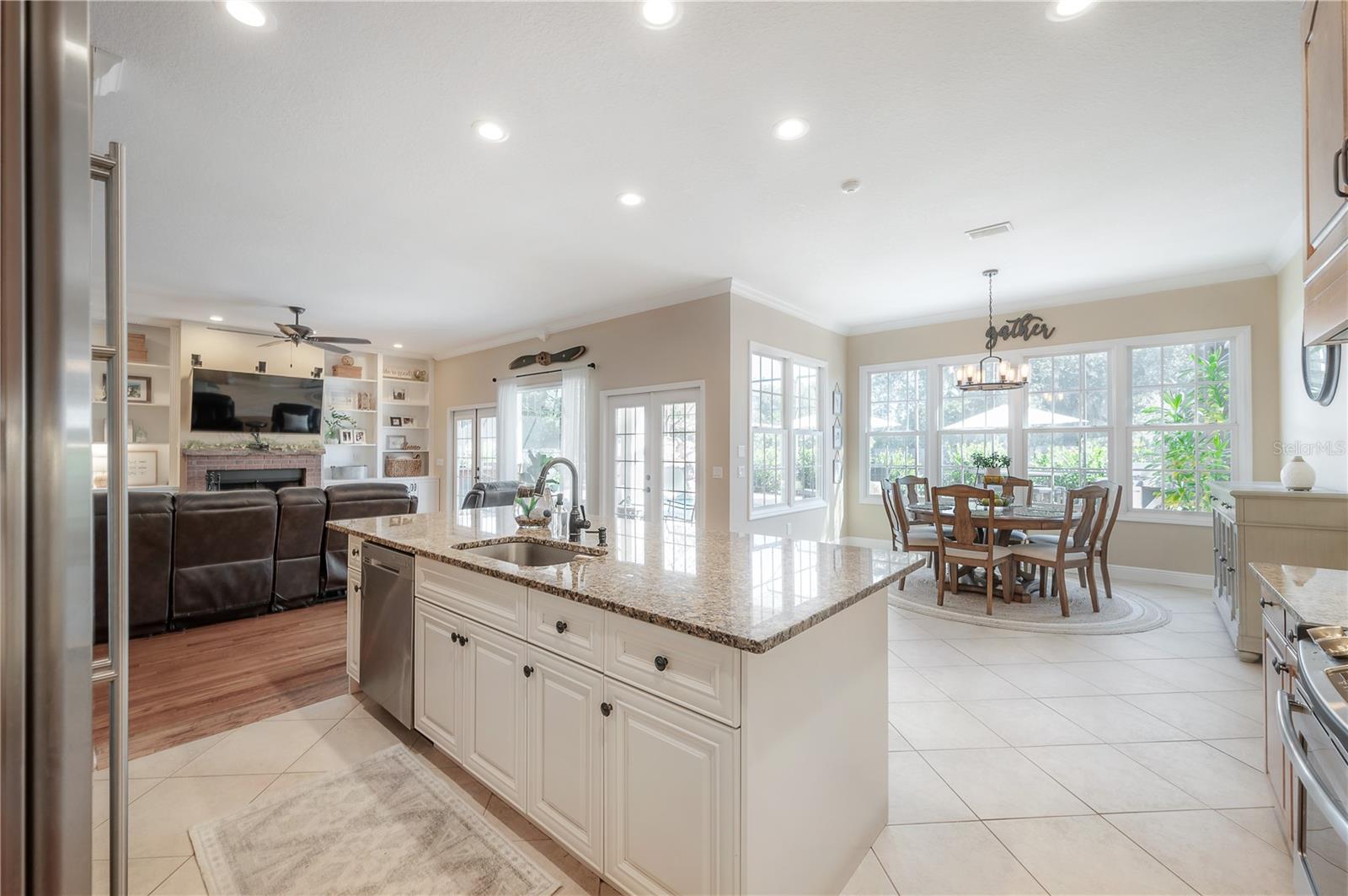 2204 COLEWOOD LN