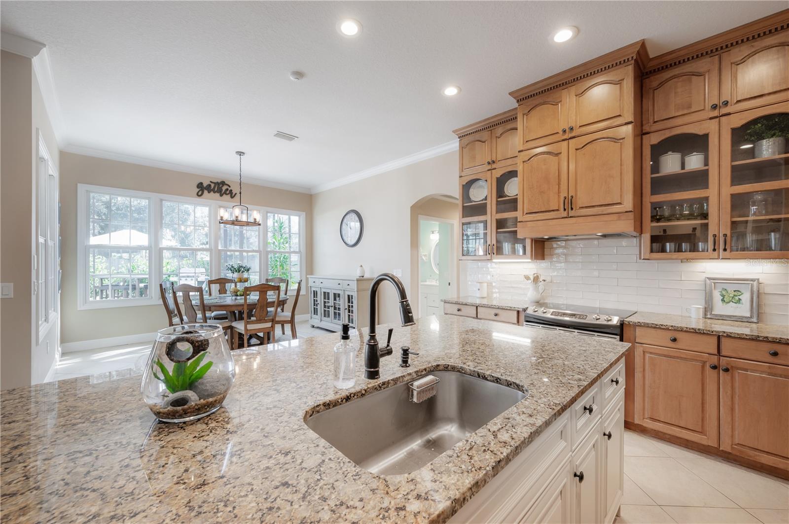2204 COLEWOOD LN