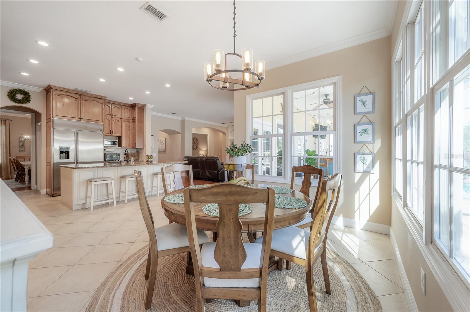 2204 COLEWOOD LN