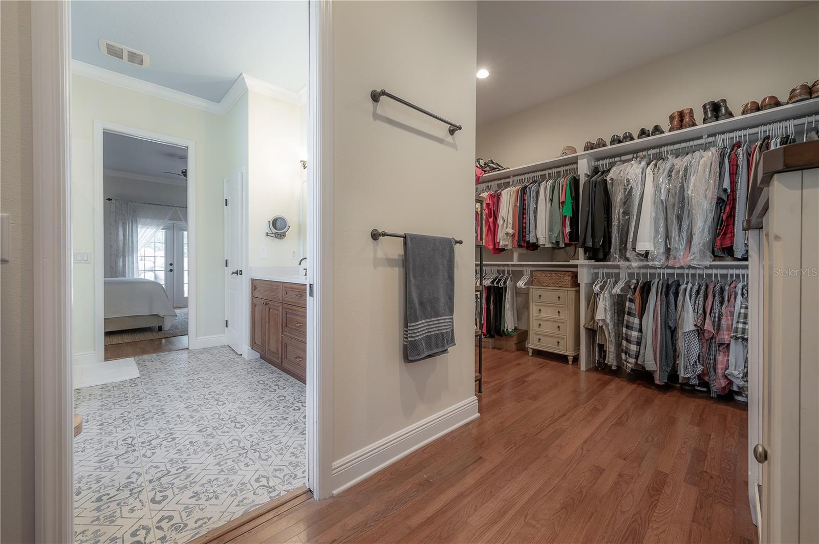 2204 COLEWOOD LN