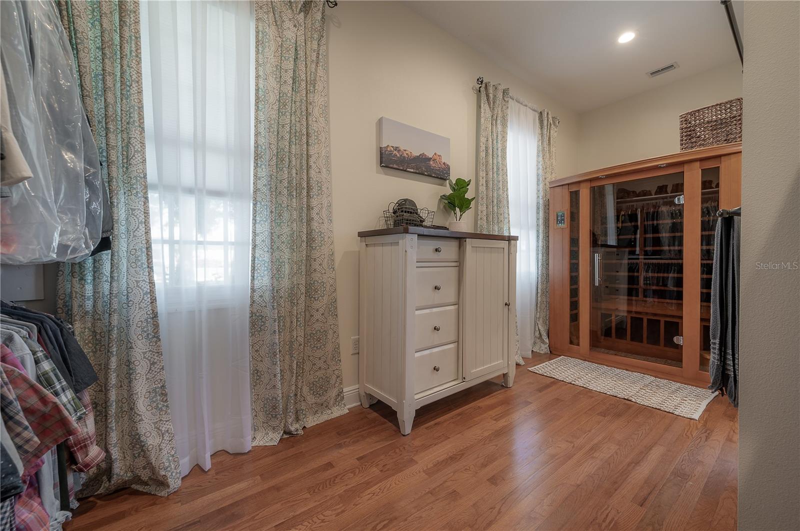 2204 COLEWOOD LN
