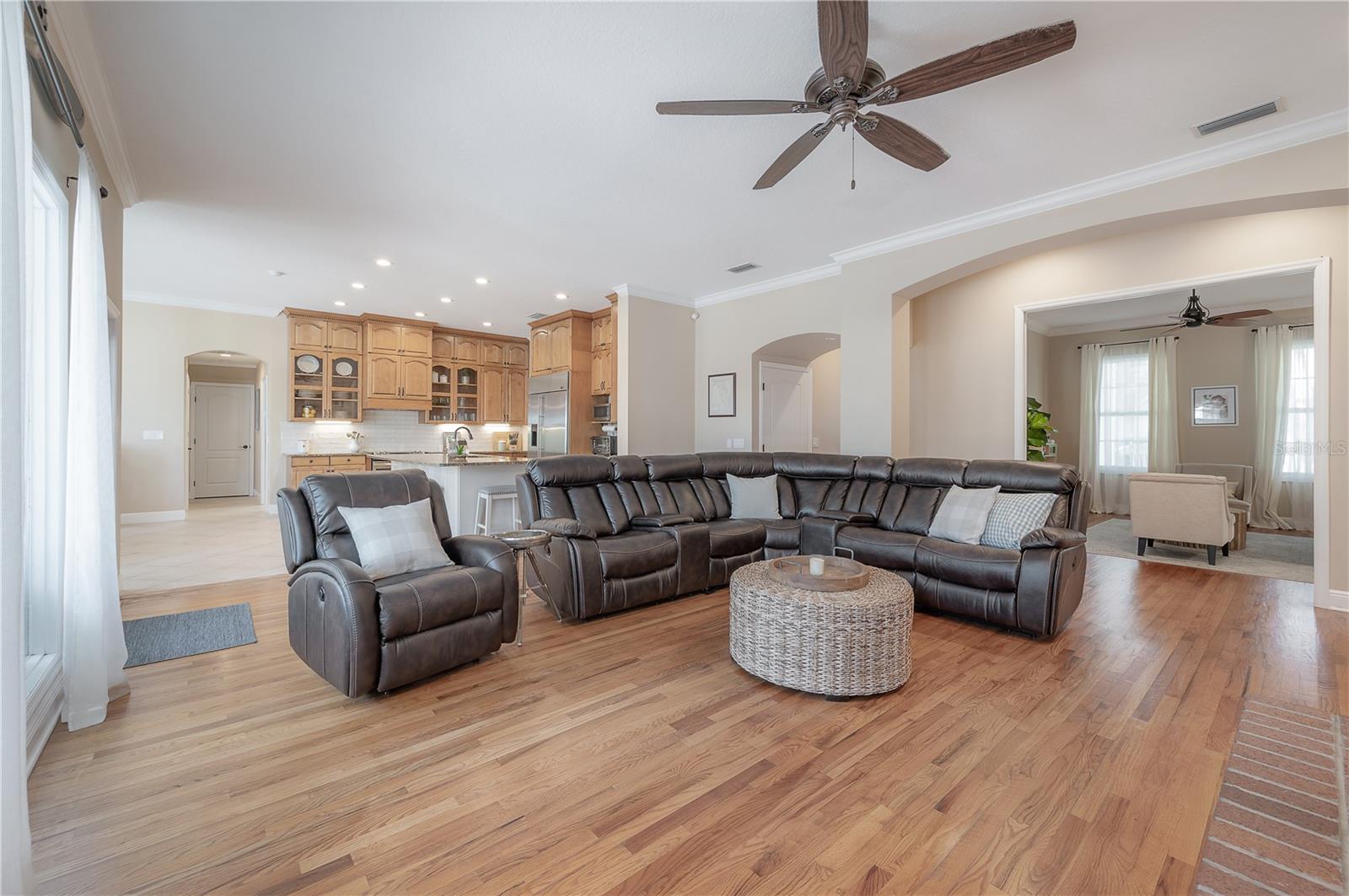 2204 COLEWOOD LN