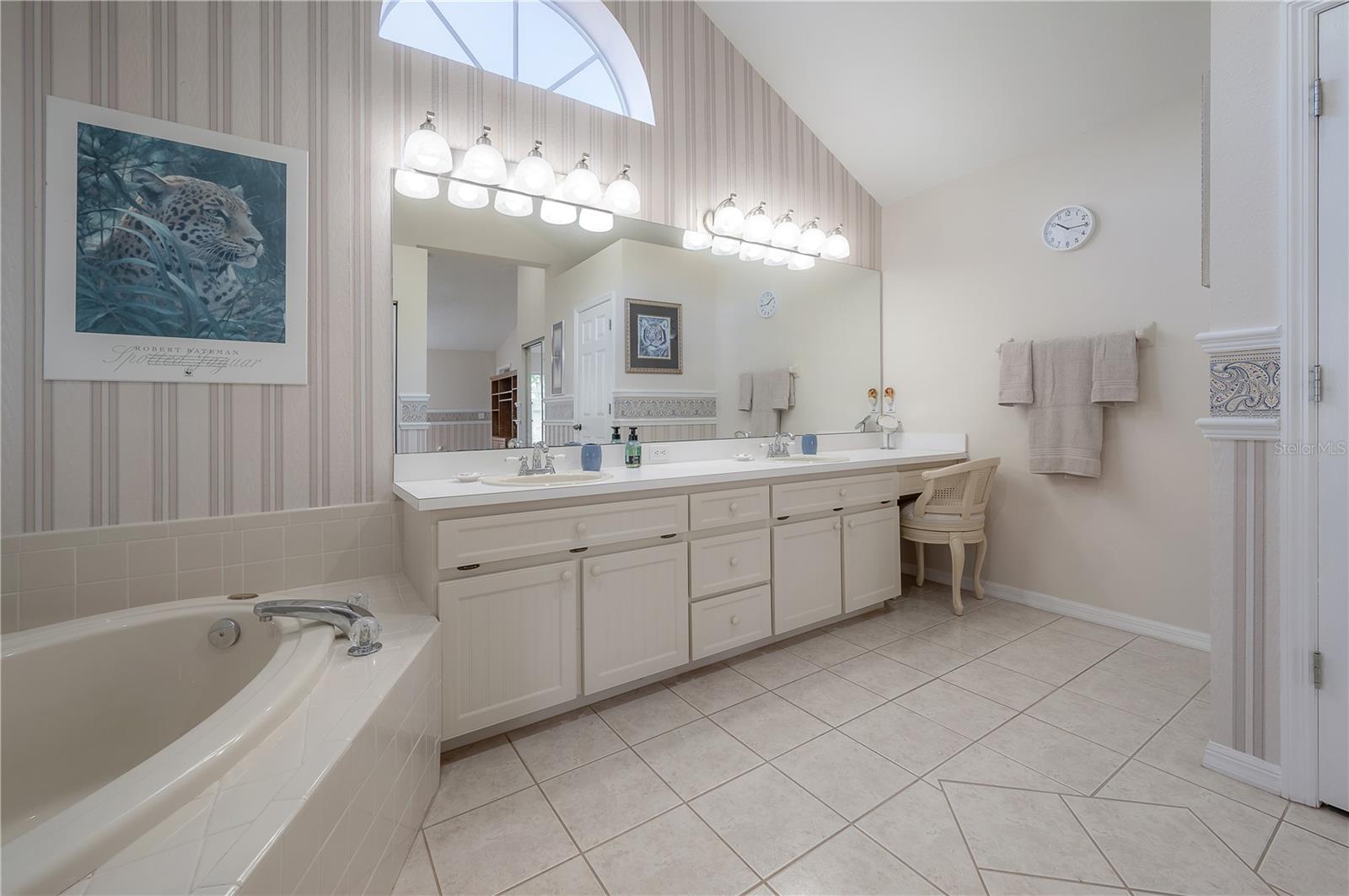 10328 COUNTRYWOOD LN