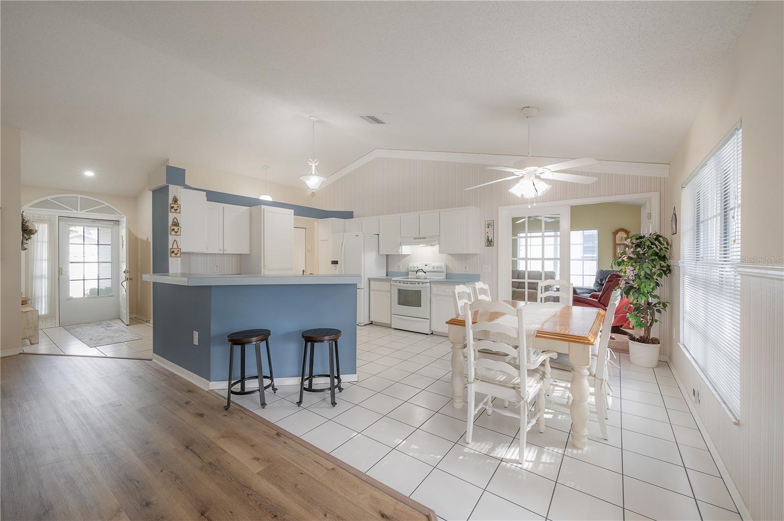 10328 COUNTRYWOOD LN