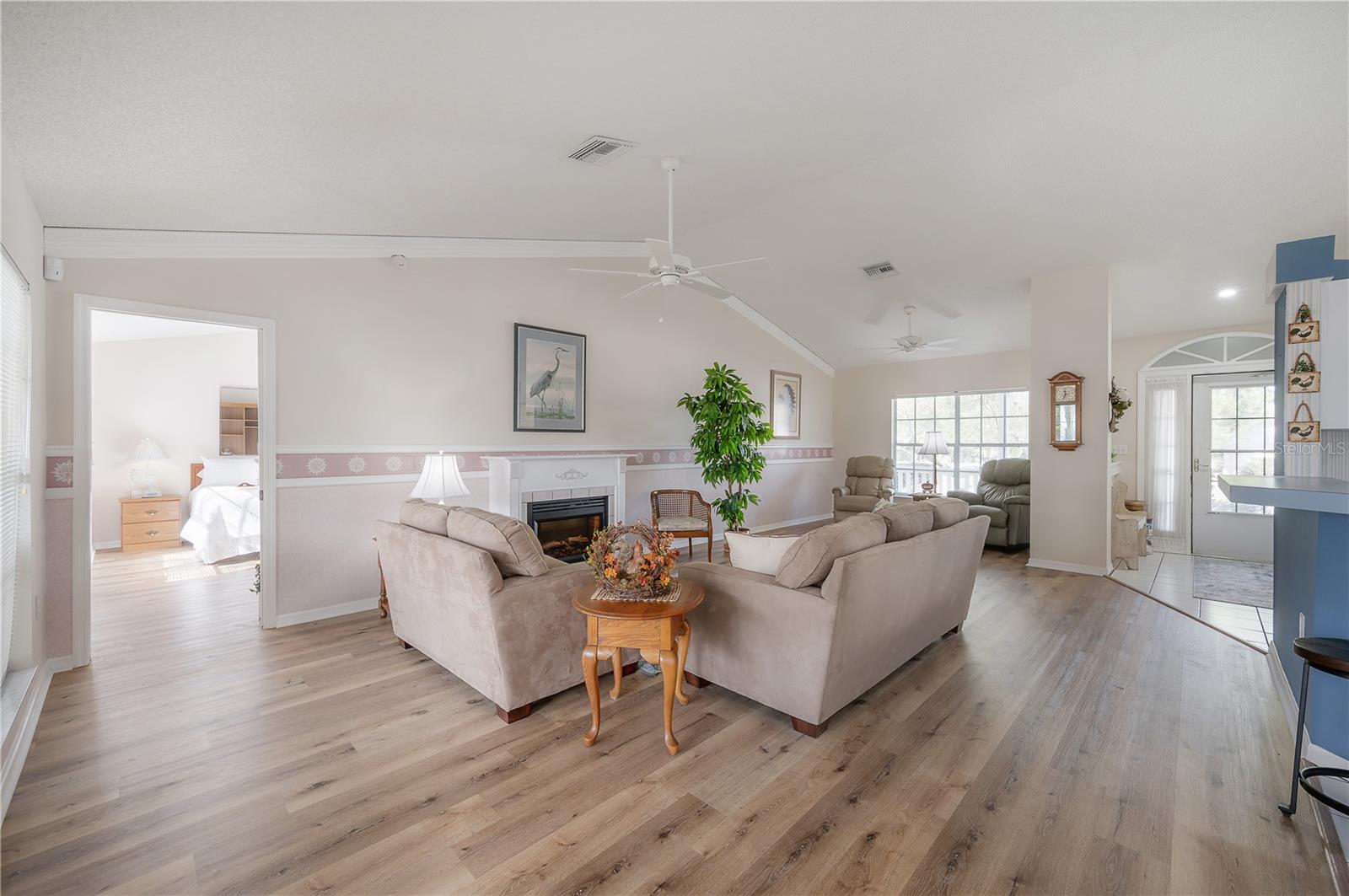 10328 COUNTRYWOOD LN