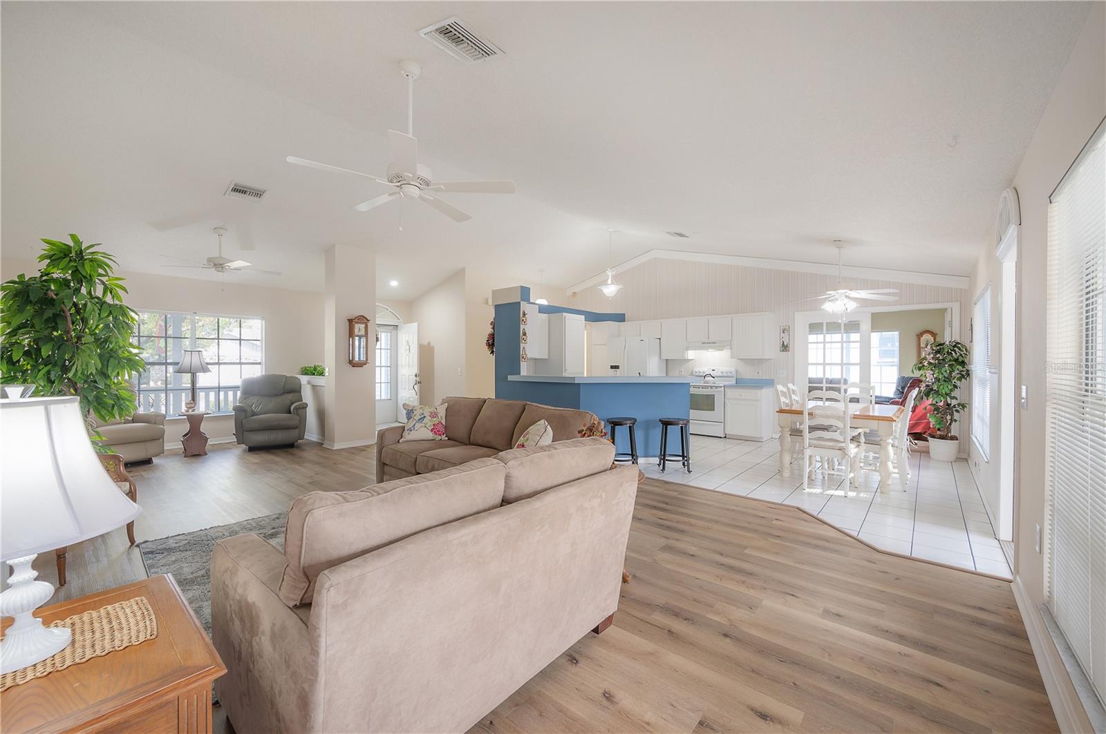 10328 COUNTRYWOOD LN