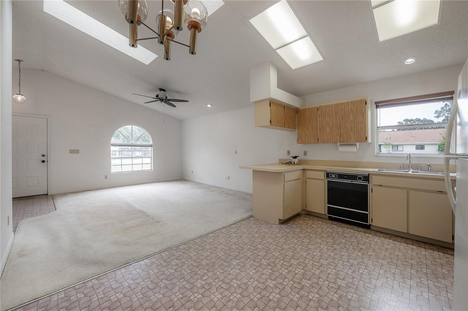 208 OAKWOOD BLVD