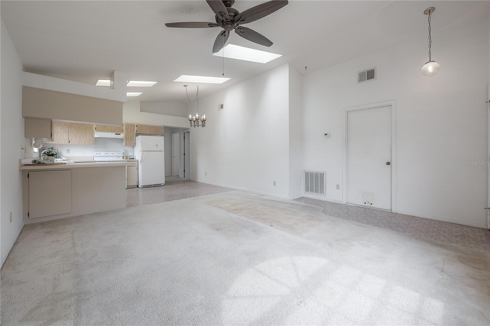 208 OAKWOOD BLVD