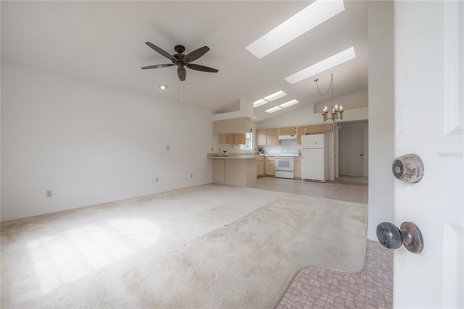 208 OAKWOOD BLVD