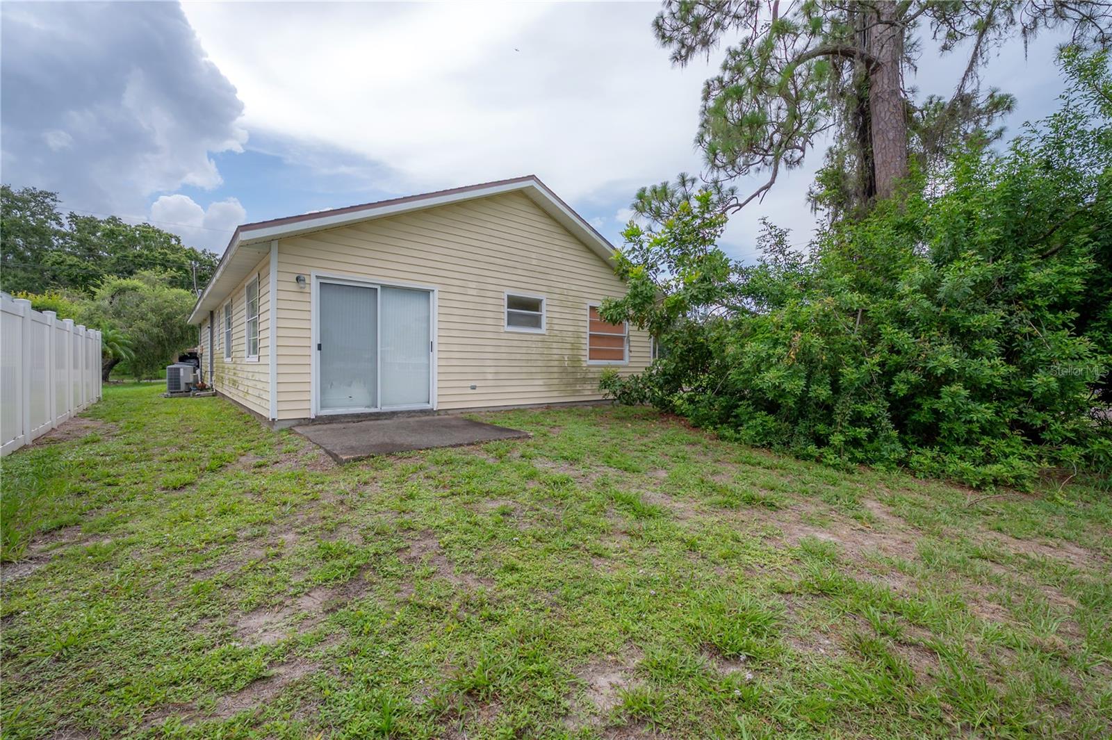 208 OAKWOOD BLVD