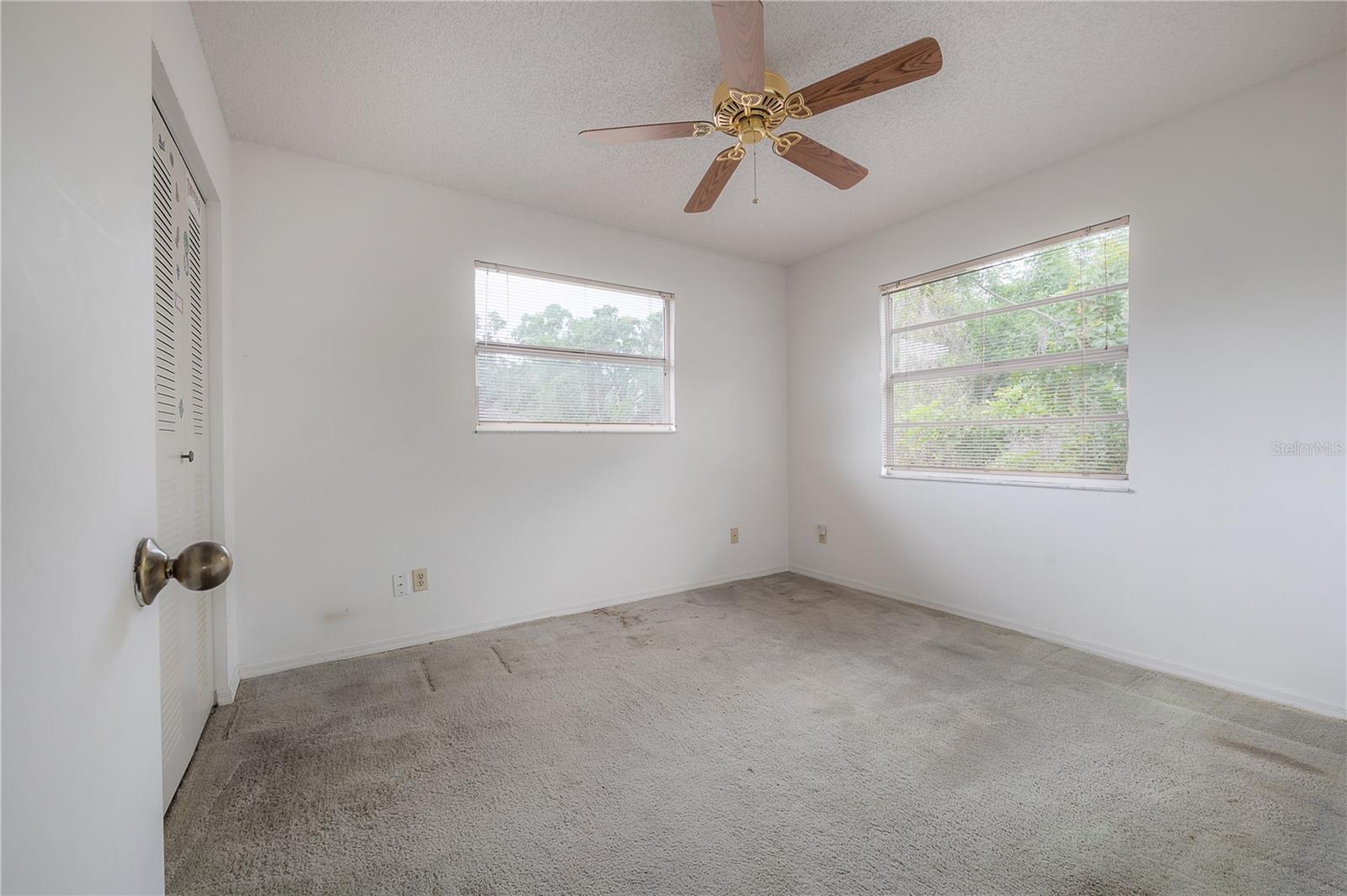 208 OAKWOOD BLVD