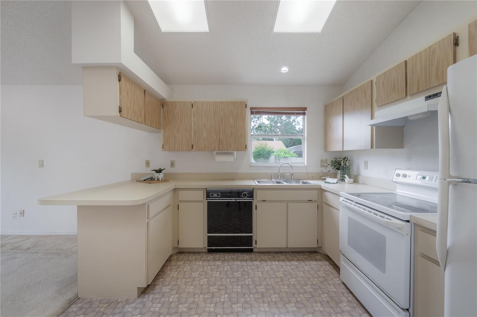 208 OAKWOOD BLVD