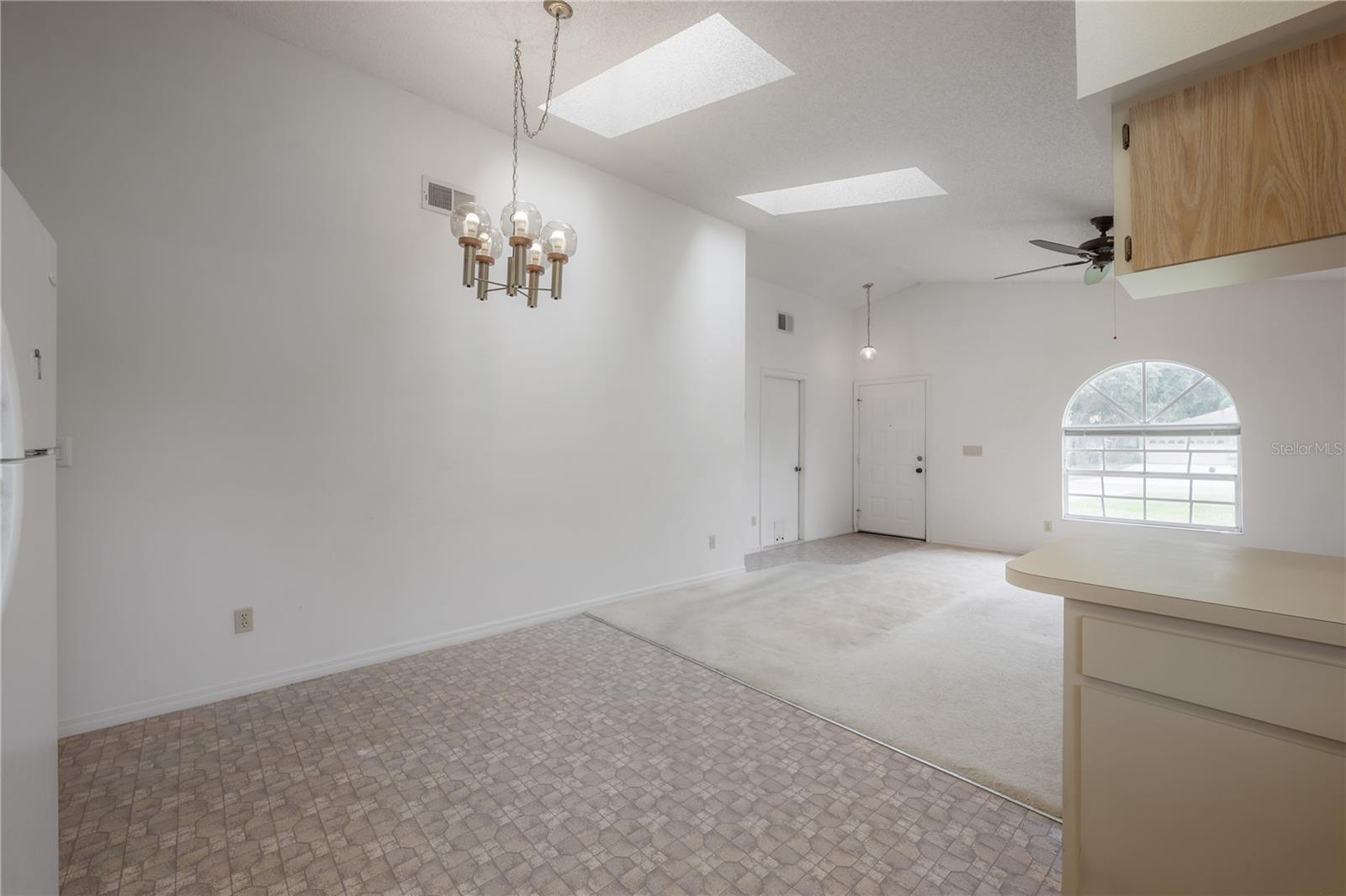 208 OAKWOOD BLVD