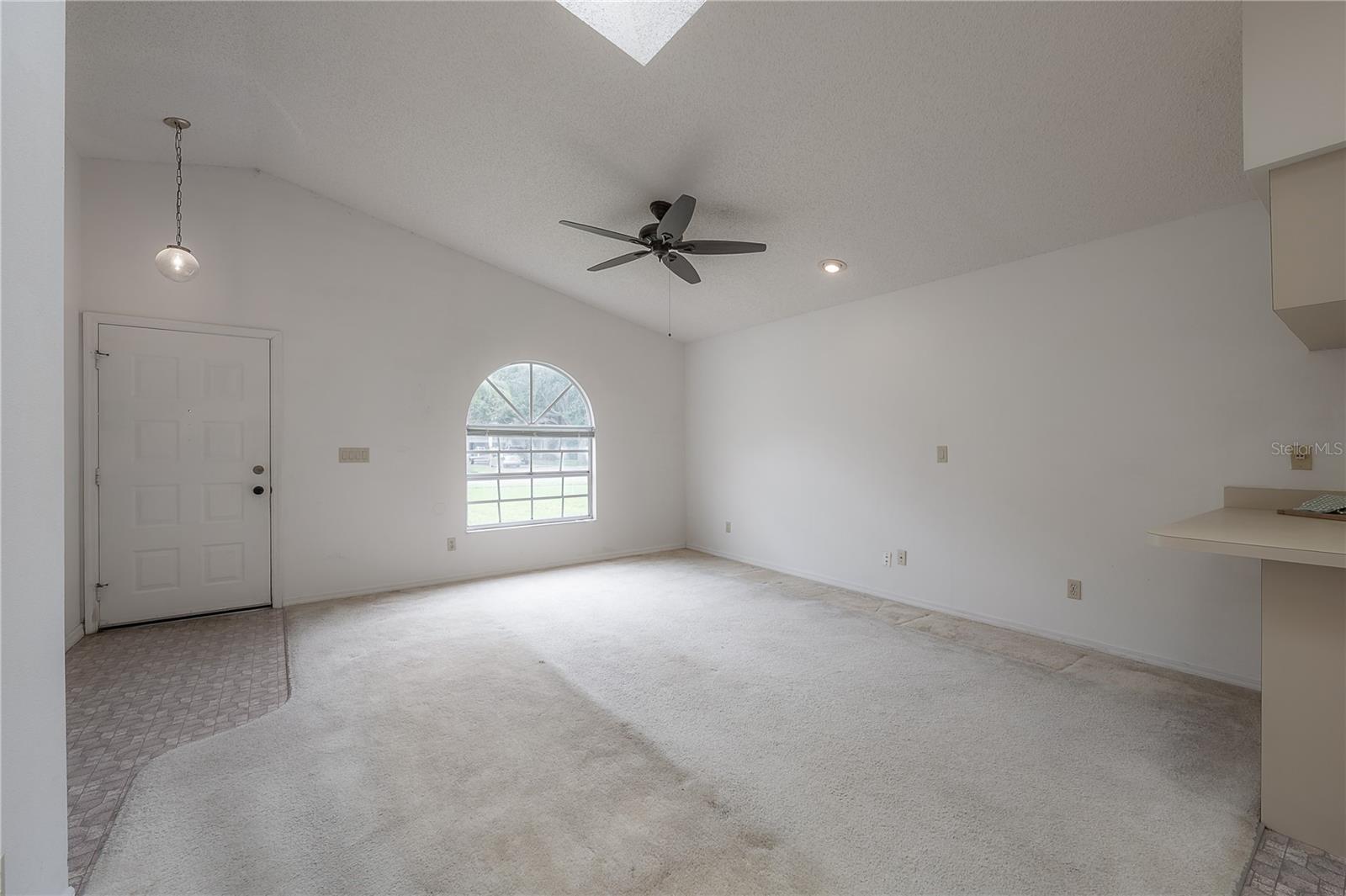 208 OAKWOOD BLVD
