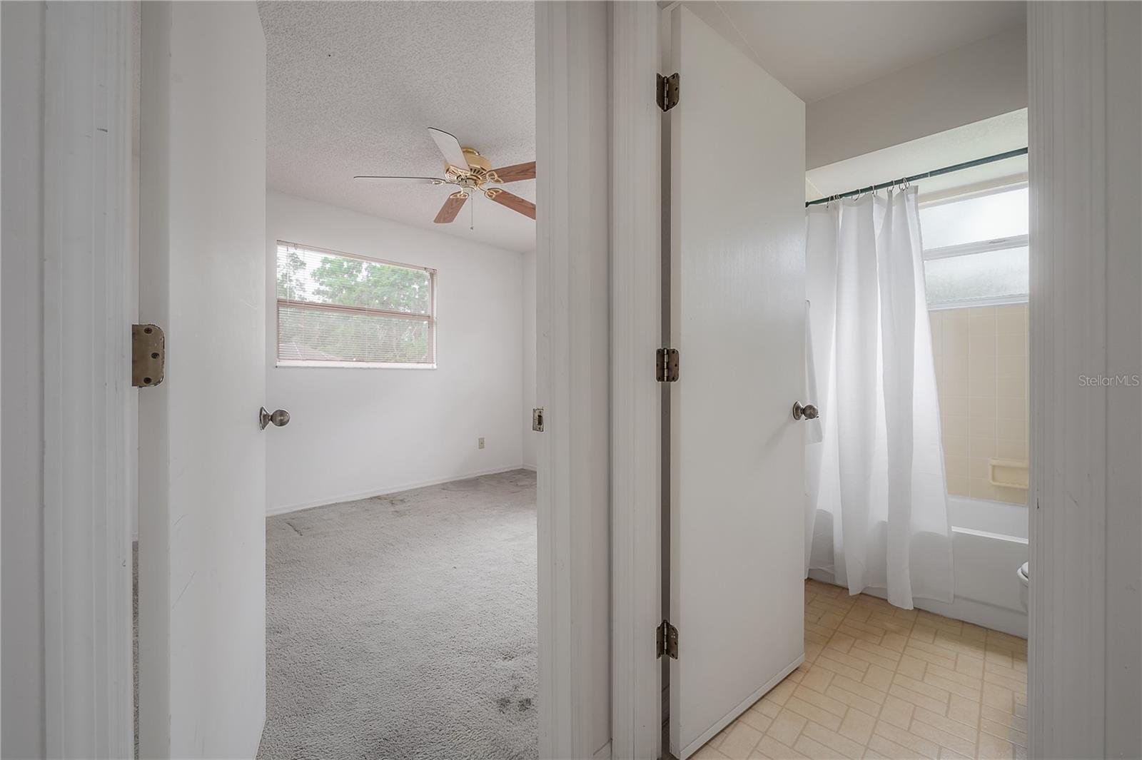 208 OAKWOOD BLVD