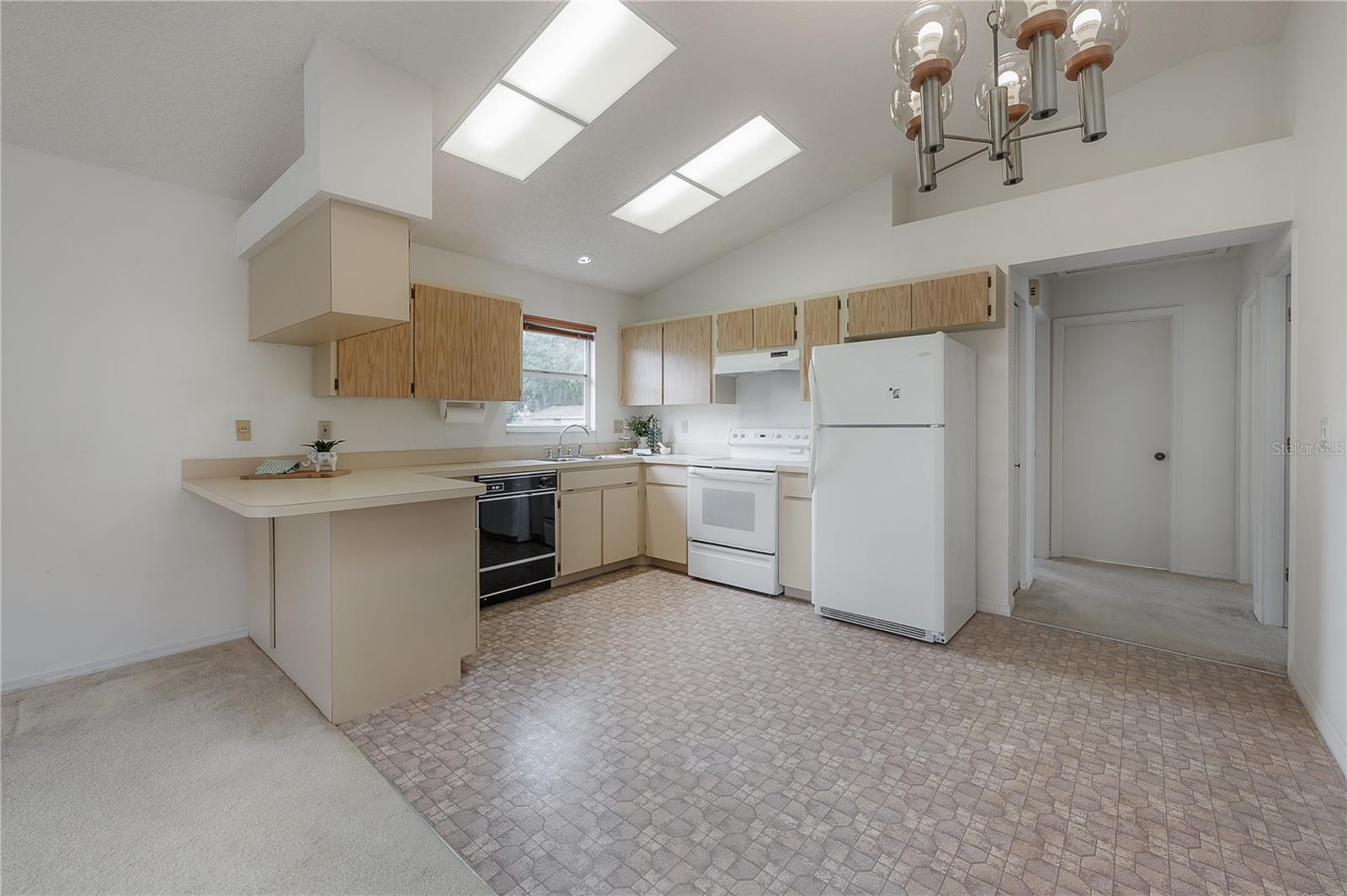 208 OAKWOOD BLVD