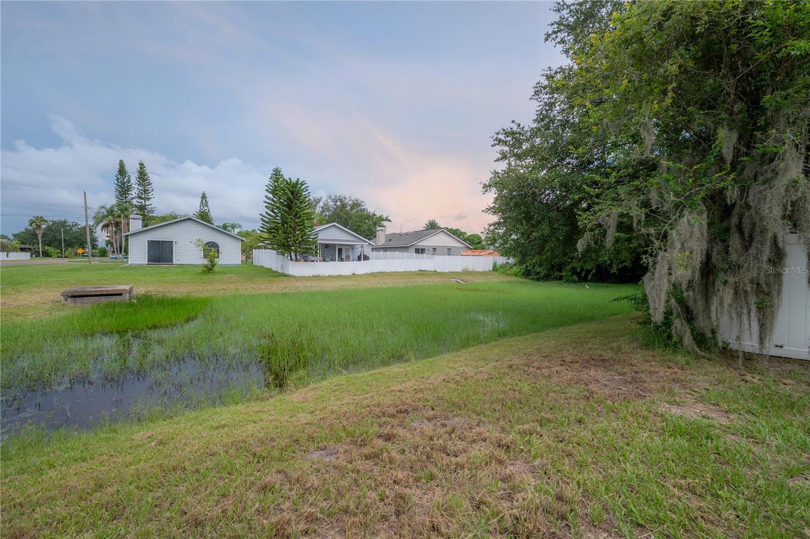 208 OAKWOOD BLVD
