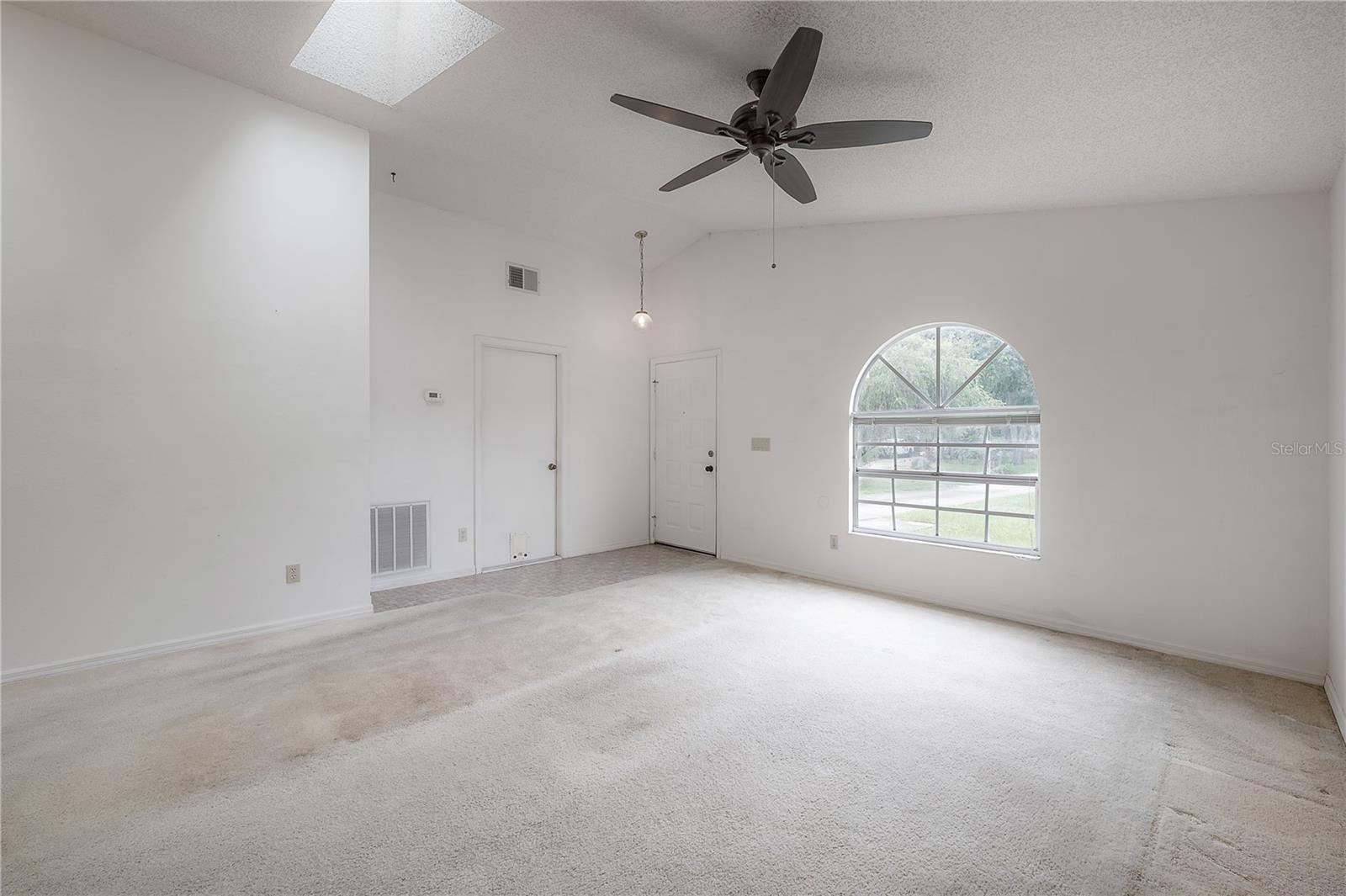 208 OAKWOOD BLVD