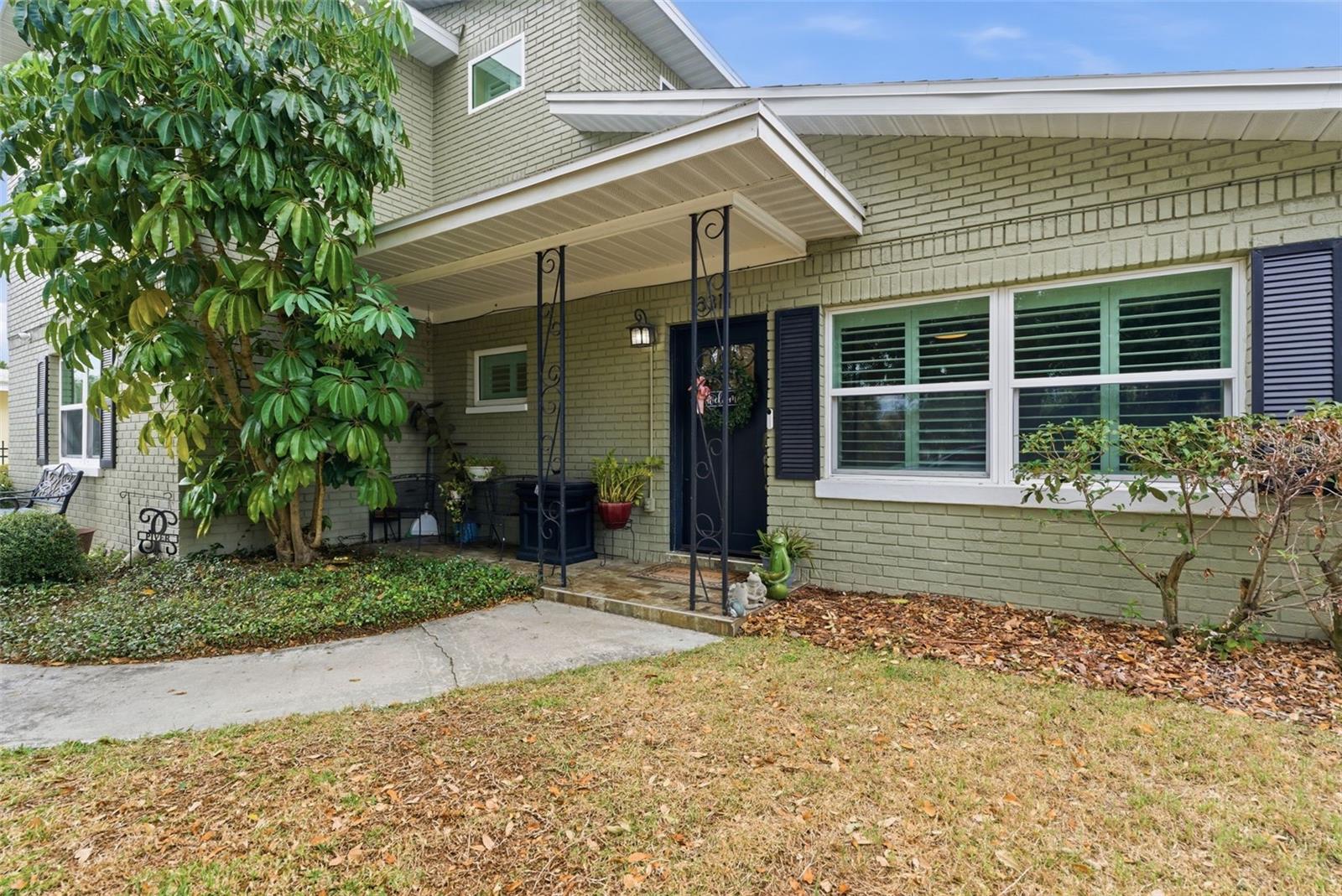 3311 W LEILA AVE