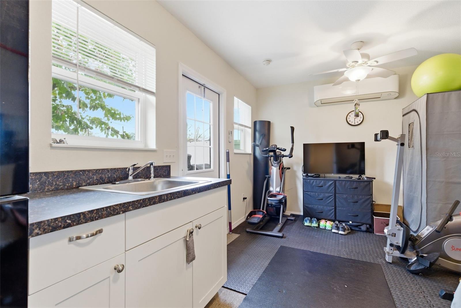 3311 W LEILA AVE