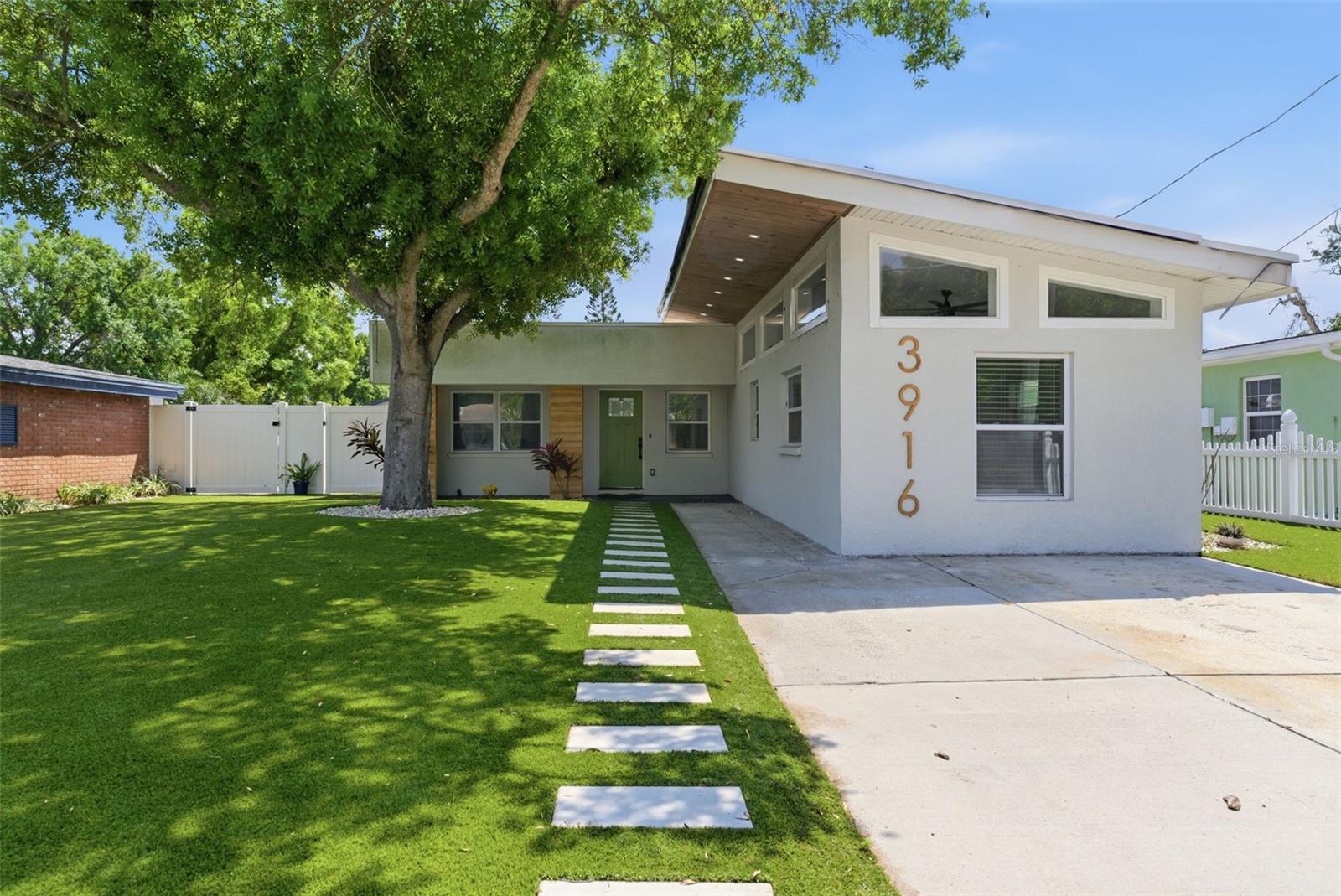 3916 IOWA AVE W