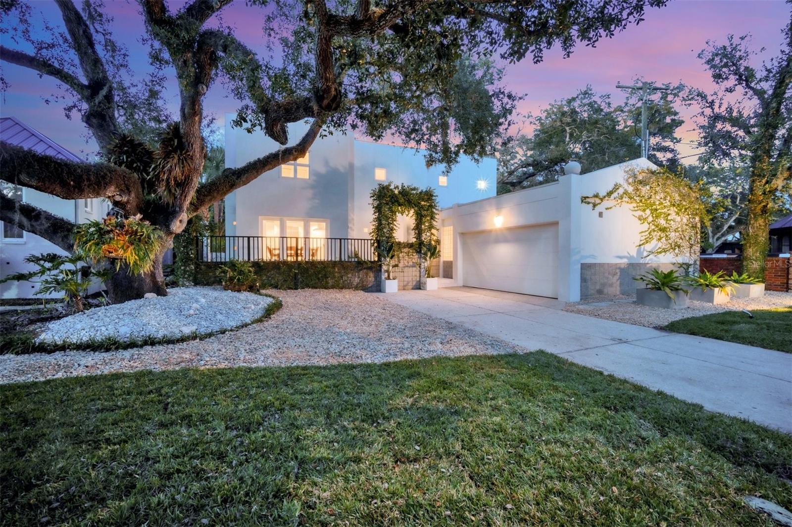 2701 CHAMBRAY LN