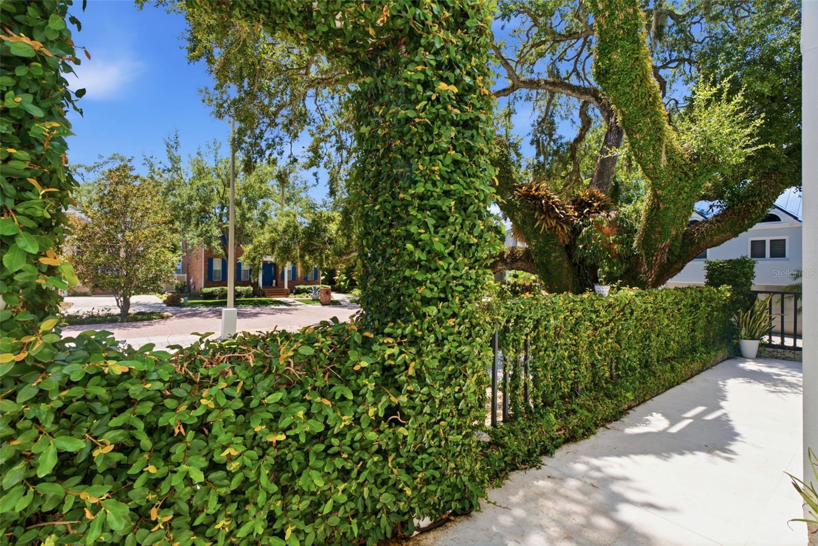 2701 CHAMBRAY LN