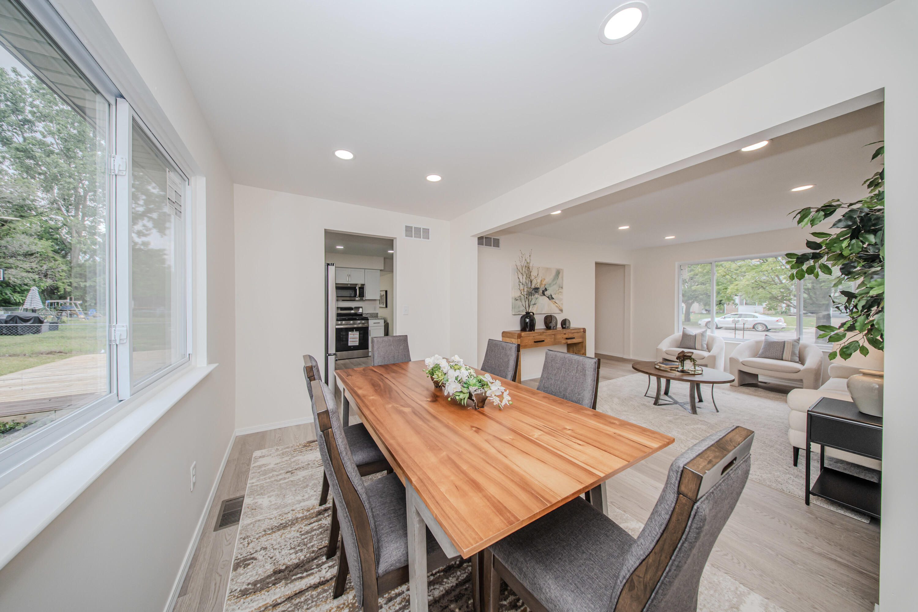 1435 Rue Deauville Boulevard