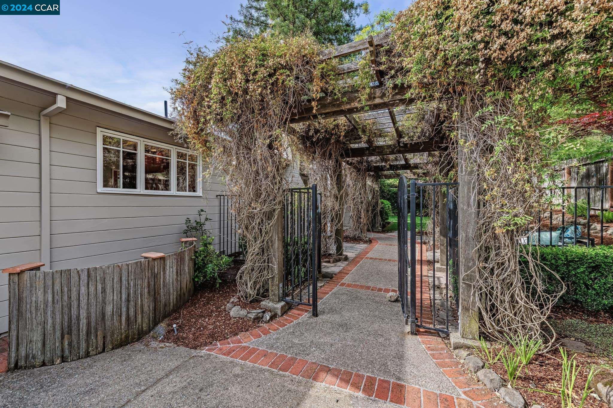 255 MacGregor Road
