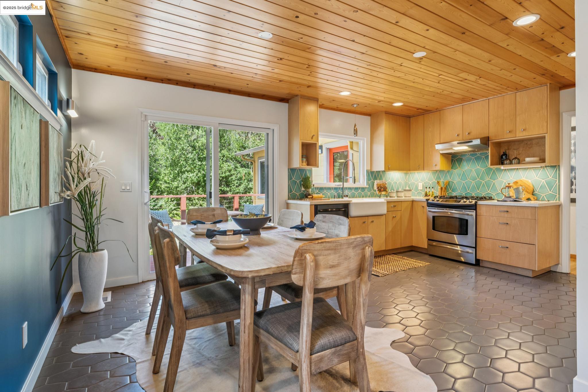 196 Glenwood Glade, Oakland