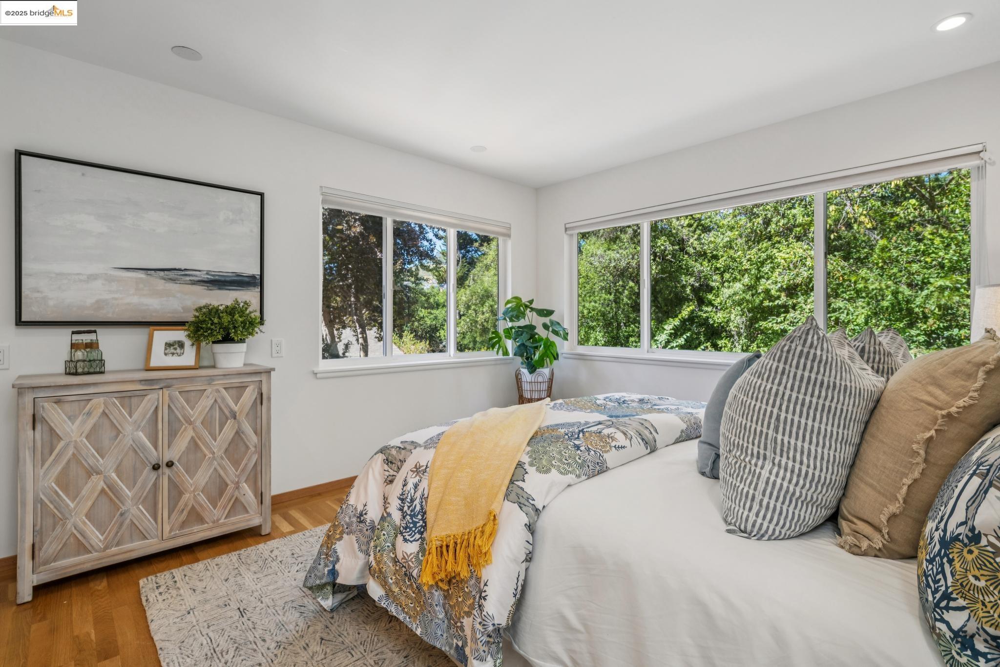196 Glenwood Glade, Oakland