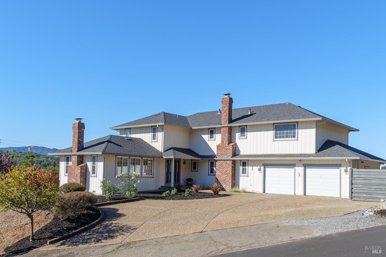 15 Atherton Oaks Drive