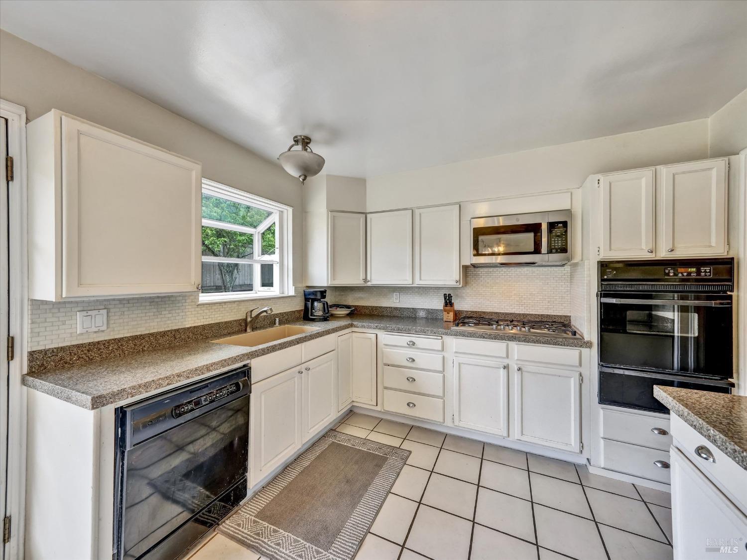 605 Sunset Parkway