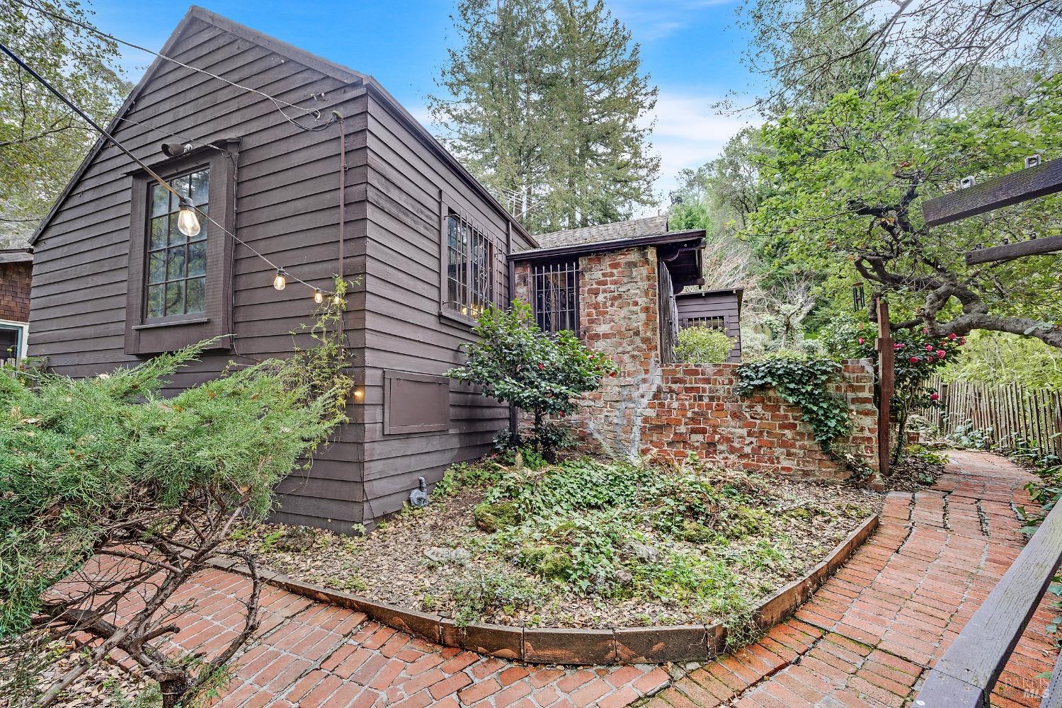6110 Thornhill Drive