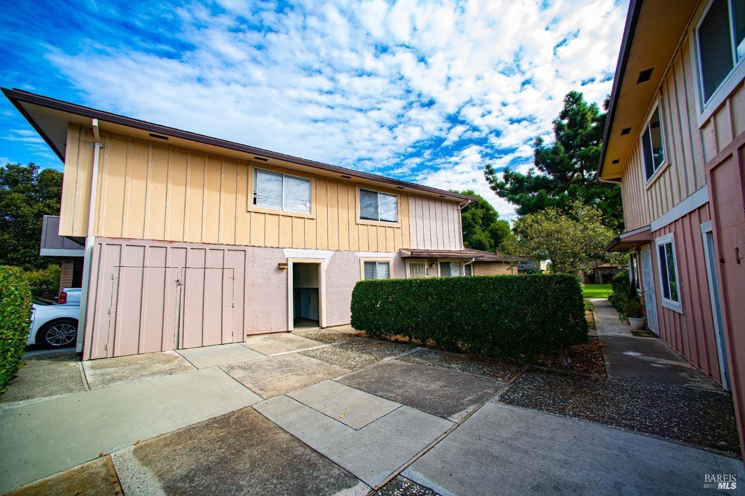 237 Bahia Place