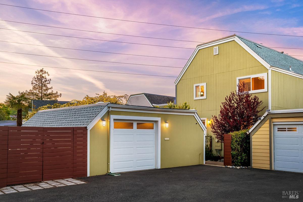 2811 Topaz Drive