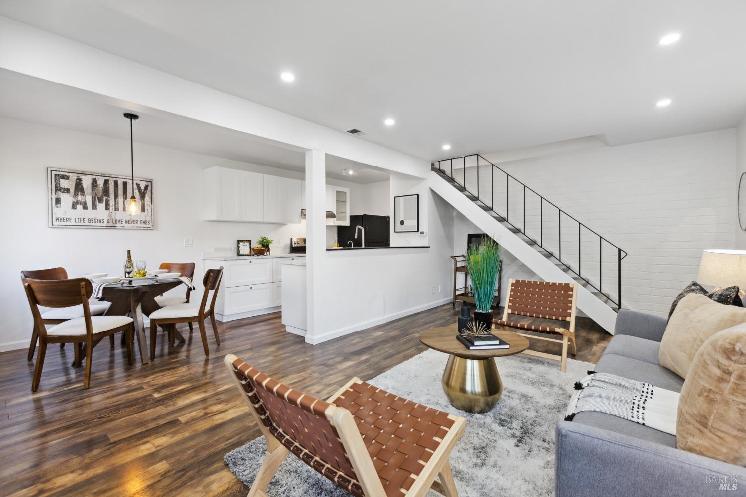 25 Lassen Lane