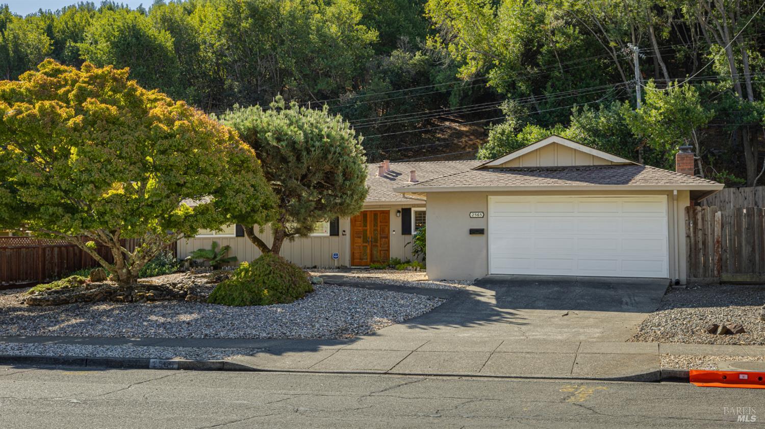 2565 Center Road