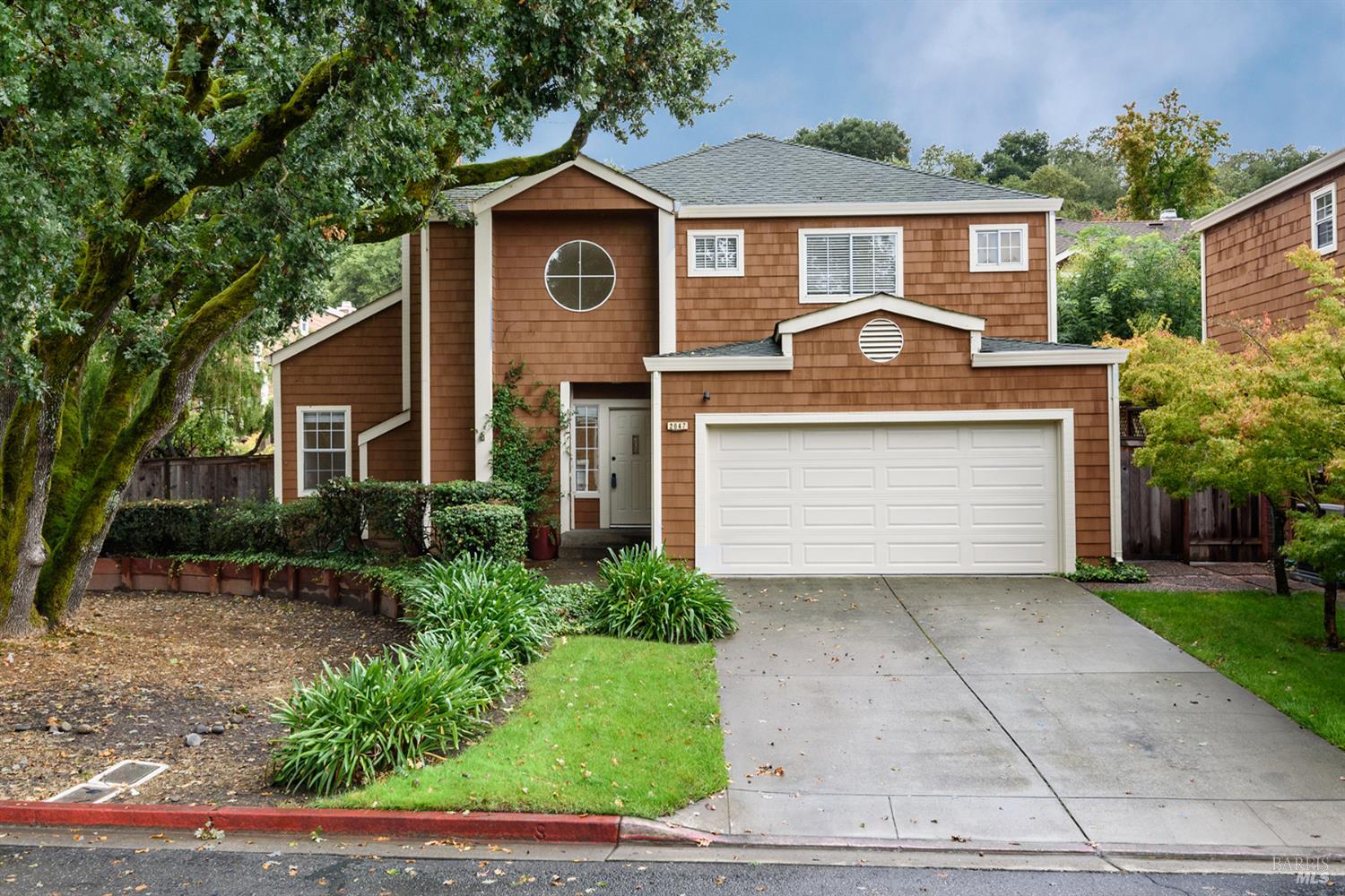 2647 Lago Oaks Drive