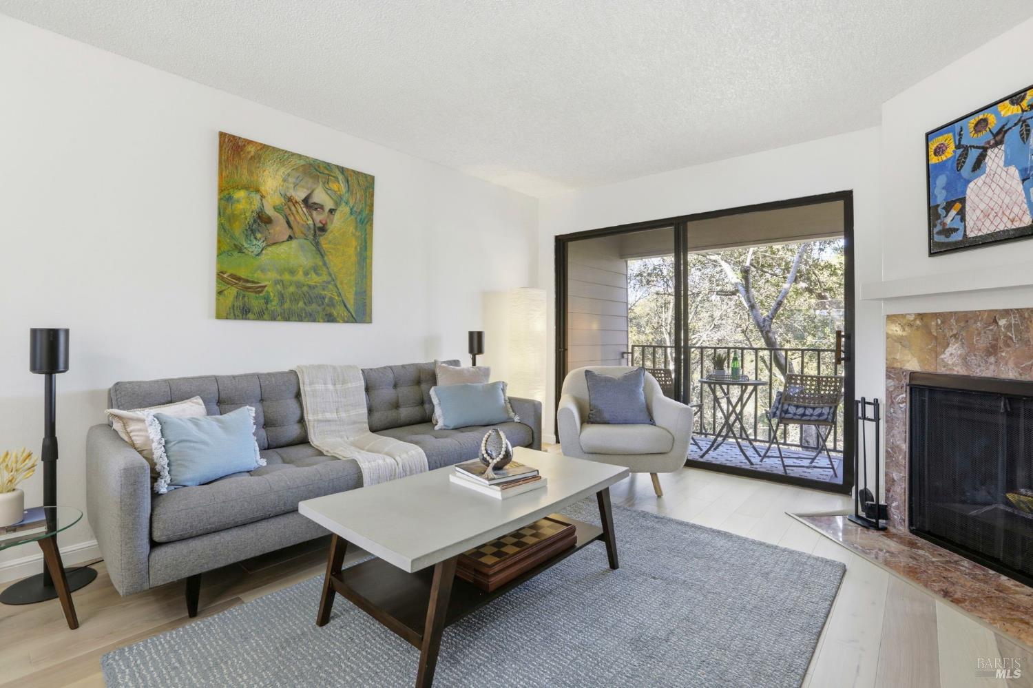 823 Via Casitas