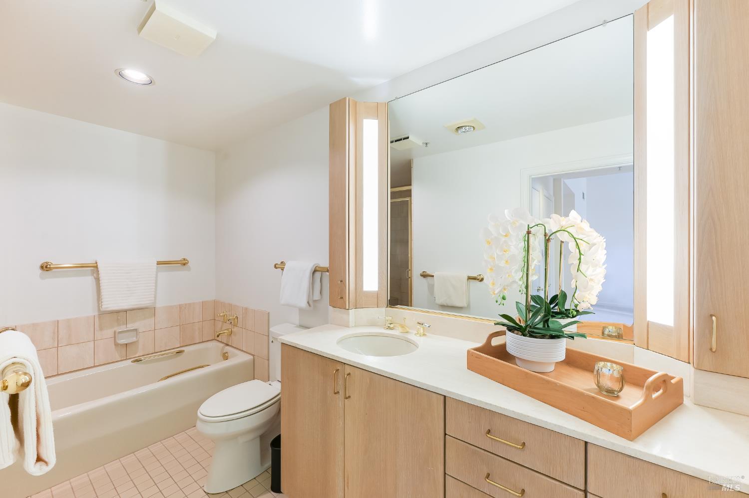 600 Deer Valley Road Unit: #3E
