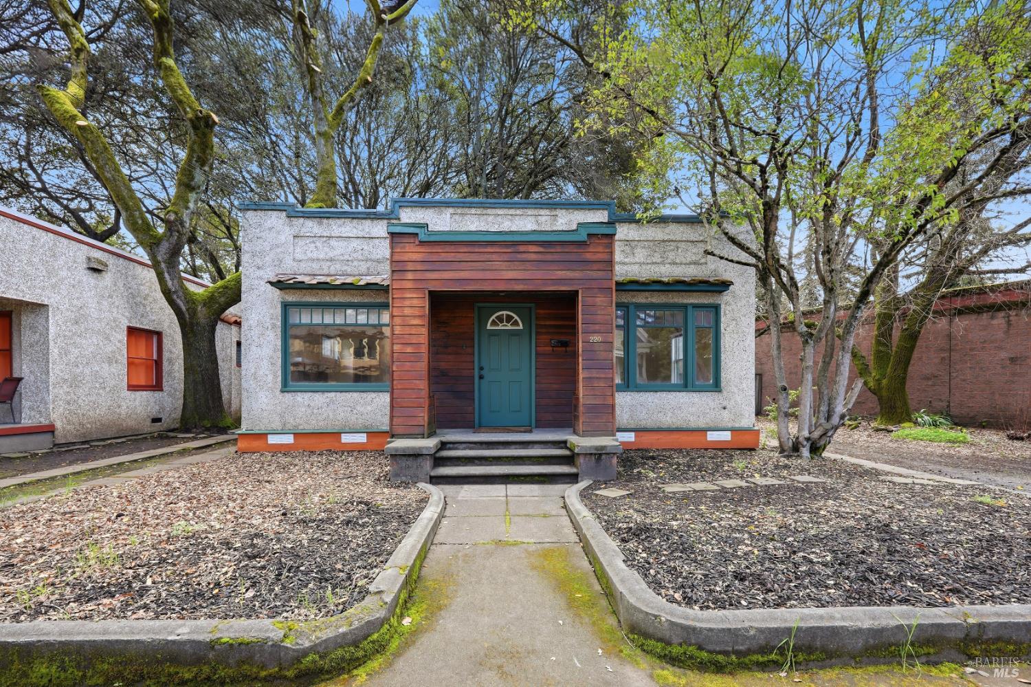 220 Carrillo Street