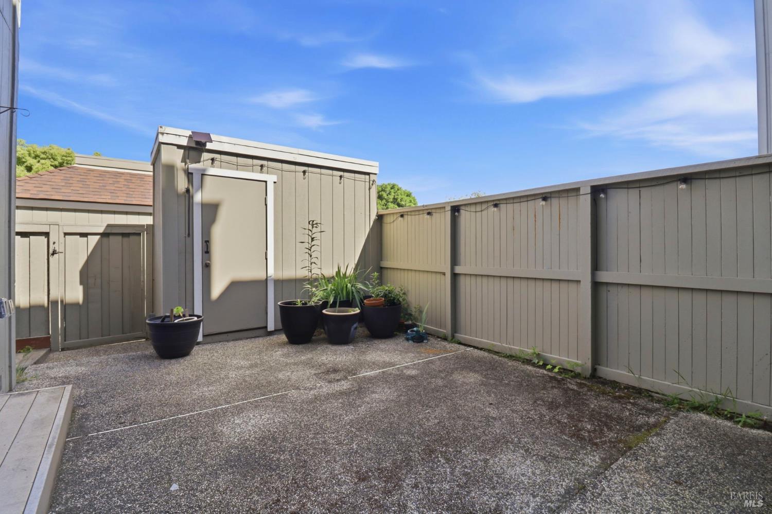 12 Lakeview Court