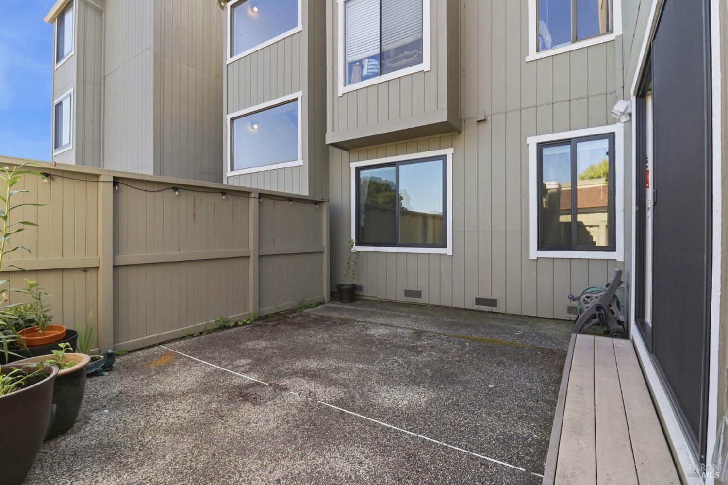 12 Lakeview Court