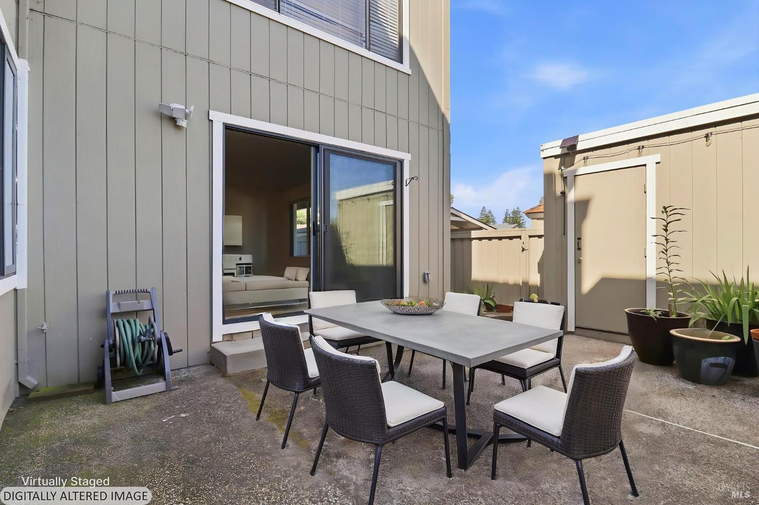 12 Lakeview Court