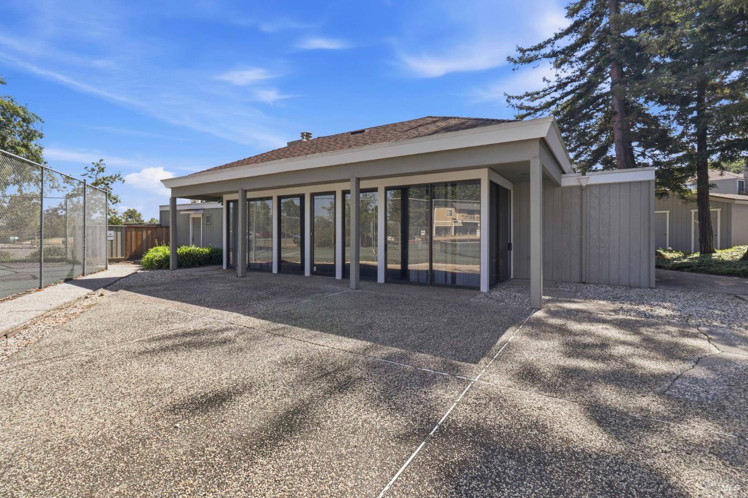 12 Lakeview Court