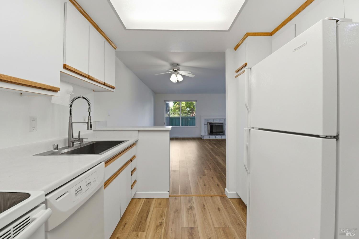 12 Lakeview Court