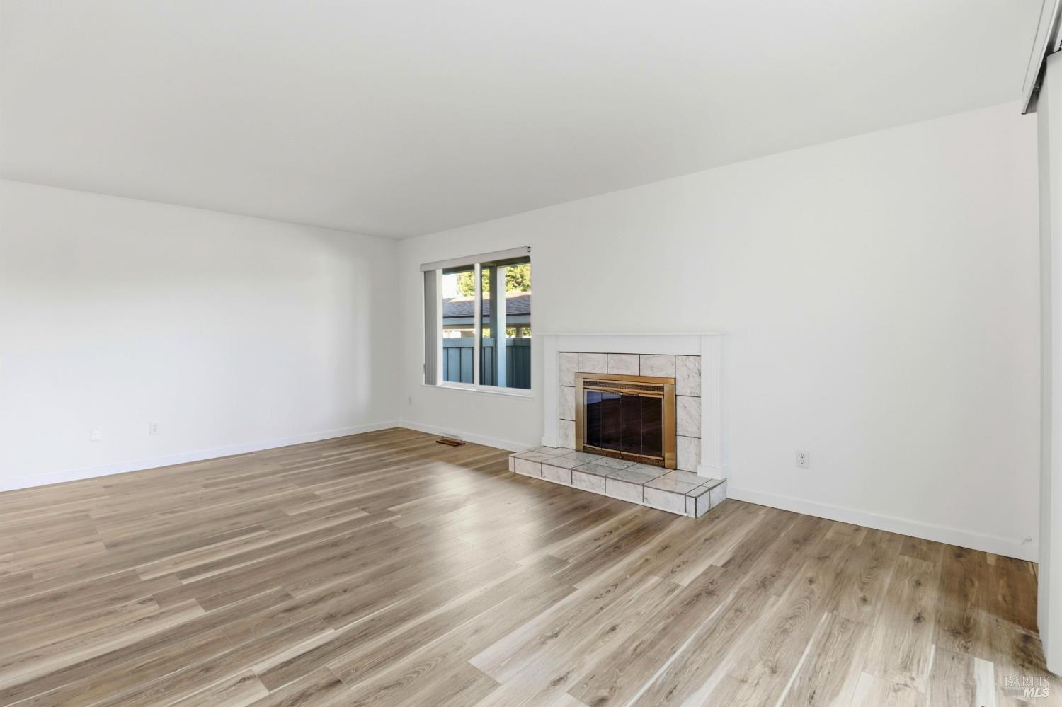 12 Lakeview Court